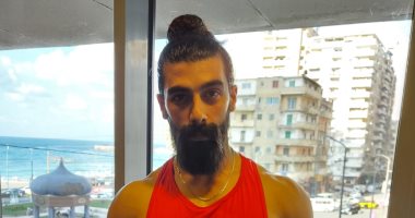 شبيه كريس المصرى يروى طرائف المصريين: بيطالبونى باستخرج فلوس زى مصباح علاء الدين