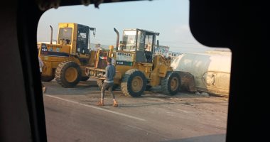 انقلاب سيارة نقل "فنطاس" بطريق إسكندرية الصحراوي .. صور