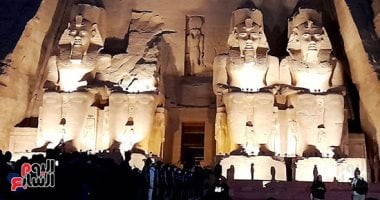وصول وزير السياحة وسفراء دول أجنبية لحضور تعامد الشمس على وجه رمسيس.. بث مباشر