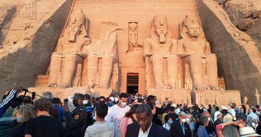 بحضور 1270 زائرا.. تعامد الشمس على وجه الملك رمسيس بمعبد أبو سمبل.. ألبوم صور