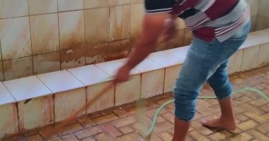 تعقيم وتطهير المساجد ودورات المياه بكفر الشيخ قبل صلاة الجمعة.. صور