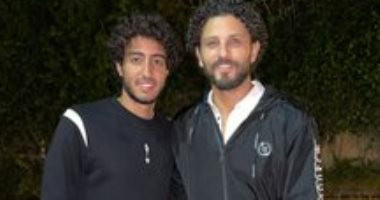 شاهد.. محمد هانى يحتفل بعيد ميلاد حسام غالى "أبو النسب"