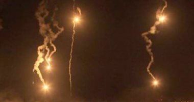 قوات الاحتلال تطلق قنابل ضوئية تجاه قطاع غزة