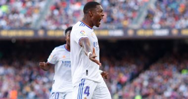 ريال مدريد يتقدم على برشلونة بصاروخ ألابا فى شوط الكلاسيكو الأول.. فيديو