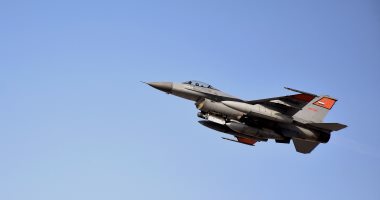 القوات الجوية المصرية واليونانية تنفذان تدريباً جوياً بإحدى القواعد اليونانية