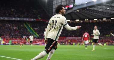 إيان راش: محمد صلاح منافس قوى مع ليفاندوفسكي على الكرة الذهبية