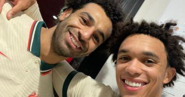 بعد اقتراب رحيل أرنولد.. هل يبقى محمد صلاح مع ليفربول؟