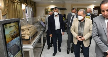 وزير الإنتاج الحربى يتفقد منتجات الوزارة المشاركة فى معرض EDEX 2021