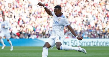 ريال مدريد مُهدد بفقدان ألابا أمام باريس سان جيرمان فى موقعة دوري الأبطال