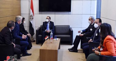 رئيس الوزراء يلتقى وفدا من مسئولى الجامعة الفرنسية