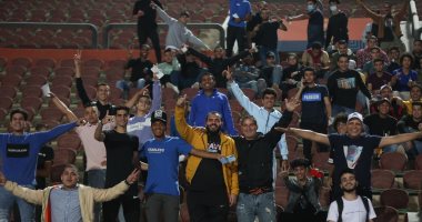 مشجعو فيوتشر يؤازرون فريقهم أمام فاركو فى ضربة البداية بالدورى .. صور