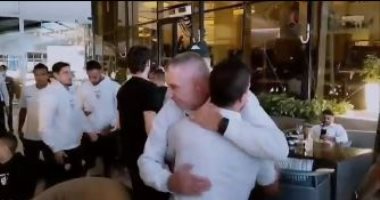 كارتيرون ونجوم الزمالك يحتفلون بعيد ميلاد طارق حامد فى معسكر الأبيض.. فيديو