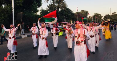 وزيرة الثقافة ومحافظ الإسماعيلية يفتتحان المهرجان الدولى للفنون الشعبية.. 17 فرقة فنون شعبية مصرية و8 فرق أجنبية تشارك فى الفعاليات.. وديفيليه استعراضى للفرق المشاركة بشوارع "عروس القنال" يخطف الأنظار.. صور
