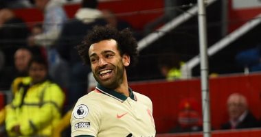 بابتسامته المعهودة.. محمد صلاح يحتفل بخماسية ليفربول ضد مانشيستر يونايتد.. صور