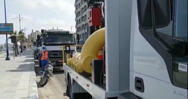 استعداد أسطول سيارات ومعدات فرق الطوارئ بمطروح لموجة الأمطار