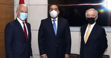 رئيس الوزراء من فرنسا: نطمح خلال 3 سنوات فى تحقيق معدلات نمو بين 5.5% لـ 7%