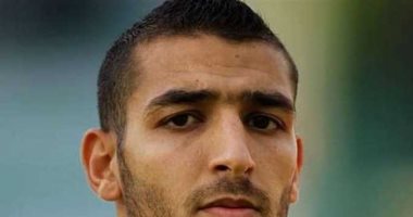 بره الملعب.. أحمد شكرى: أهوى الاكلات السريعة وأحب الجلوس فى المنزل ومو صلاح نجمى المفضل