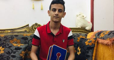حكاية طالب شرف بلده.. "عبد الرحمن" بالصف الثانى الثانوى الأول على مصر والخامس على العالم فى مسابقة تحدى القراءة العربى.. والمسابقة تهدف لاختيار 50 كتابًا وتلخيصها وعرضها.. لايف وصور