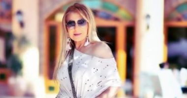 نادية الجندى تتألق بلوك كاجوال .. وسمية الخشاب تغازلها: القمر