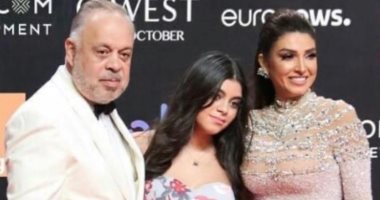 ابنتا أشرف زكى وروجينا على طريق والديهما.. الكبرى مخرجة والصغرى تستعد للتمثيل