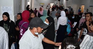الكشف على 1271 حالة بمختلف التخصصات الطبية بقافلة جامعة المنصورة بمدينة سفاجا