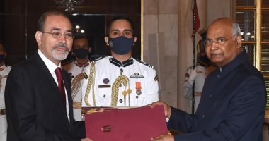 سفير مصر بالهند يقدم أوراق اعتماده لرئيس البلاد.. وينقل تحيات الرئيس السيسى