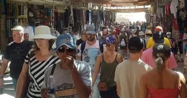 صورة اليوم.. إقبال كبير من الأفواج السياحية على معبد الملكة حتشبسوت غرب الأقصر