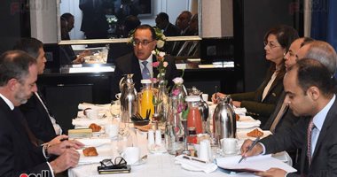 رئيس الوزراء يلتقى فى باريس رئيس CMA CGM للخطوط الملاحية 