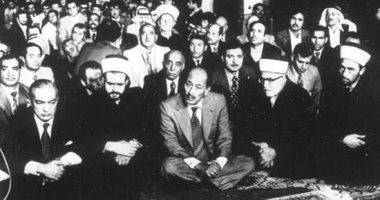 سعيد الشحات يكتب: ذات يوم.. 26 أكتوبر 1973.. «السادات» يؤدى صلاة العيد فى «الحسين» ويزور قبر ومنزل عبدالناصر.. قصف إسرائيلى على السويس.. وعلاء الخولى يقود معركة توزيع التموين فى المدينة المحاصرة