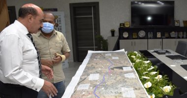 محافظ أسوان يعلن موافقة "الوزراء" على إنشاء محور مرورى دائرى بطول 7 كيلو مترات