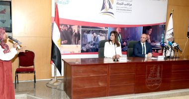 وزيرة الهجرة ومحافظ بنى سويف يشاهدان استعراضا للنماذج الناجحة فى دعم المشروعات الصغيرة