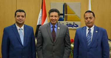 رئيس جامعة دمياط يصدر القرار التنفيذى لتعيين عميدى التجارة والتربية