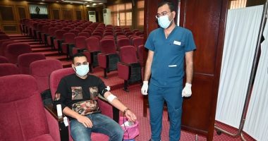 حملة للتبرع بالدم بكلية الطب بجامعة الفيوم.. صور