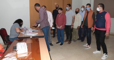 قافلة لتطعيم العاملين بالديوان العام فى بنى سويف بلقاح كورونا 