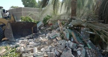 إزالة 33 حالة تعدى على الترع والمجارى المائية بمساحة 6058 مترا مربعا بمدينة إسنا