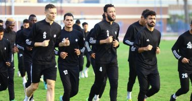 أحمد سامى يجتمع مع لاعبى سموحة قبل الاستعداد للمصرى فى الدورى