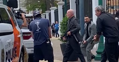 محمد كريم يكشف عن صور جديدة بكواليس فيلم A Day To Die مع بروس ويلز