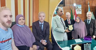 بالعلم ترتقى الأمم.. حكاية تفوق توأم بكلية اللغة العربية بجامعة الأزهر فرع الزقازيق.. أسامة وإسلام يؤكدان: والدتنا سندنا.. تحملت مسئولية 5 أبناء بعد وفاة والدنا.. والأم: يتسابقان فى حفظ القرآن ودراسة أحكامه 