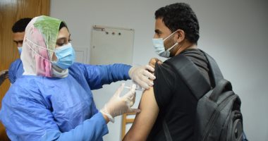 جامعة حلوان: تطعيم 91147 من الطلاب وأعضاء هيئة التدريس والعاملين بلقاح كورونا