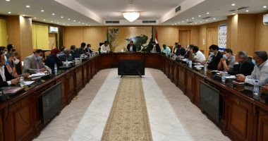 محافظ الفيوم ووفد مجلس الوزراء يتابعان معدلات تنفيذ مشروعات "حياة كريمة"