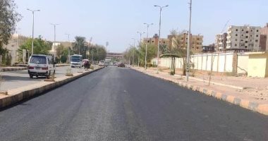 حياة كريمة.. البدء فى أعمال رصف طريق دير ابوحنس اتجاه الشيخ عبادة بملوى المنيا