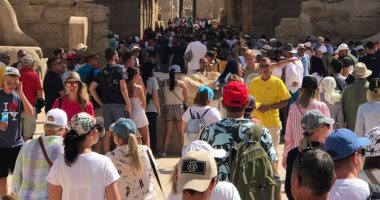 الأفواج السياحية تقدم رسائل مبشرة بموسم سياحى شتوى مميز بالأقصر.. صور