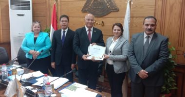 مجلس جامعة بنها يكرم 13 عالما بقائمة السيفير الدولية لأفضل 2% من علماء العالم