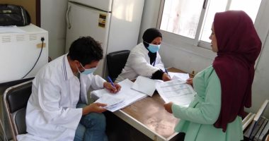 توقيع الكشف المجانى على 1308 مواطنين خلال القافلة الطبية بقرية عرب بني واصل بسوهاج 
