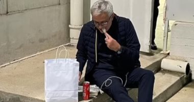 الإيقاف يجبر مورينيو على تناول العشاء فى الشارع خارج ملعب كاليارى