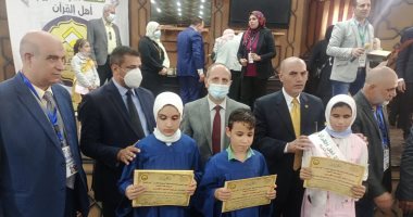 وكيل تعليم كفر الشيخ يكرم حفظة القرآن الكريم ويشيد بدور الأسر.. صور