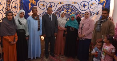 شاهد حكاية إسراء وزينب مع محو أمية سيدات قريتهم وتكريم رئيس جامعة سوهاج لهما