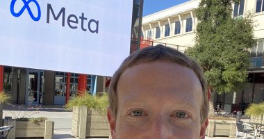 أول صورة لـ مارك زوكربيرج بجوار اسم شركته الجديد: "مرحبا Meta"