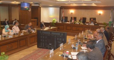 محافظ الجيزة يوجه بسرعة البت فى طلبات التصالح