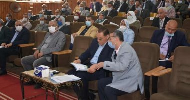 محافظ الشرقية: المحافظة ستكون مثالا يحتذى به فى تطبيق منهج الصف الرابع الابتدائى